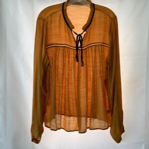 Active USA 1XL gauze like gold/rust material.